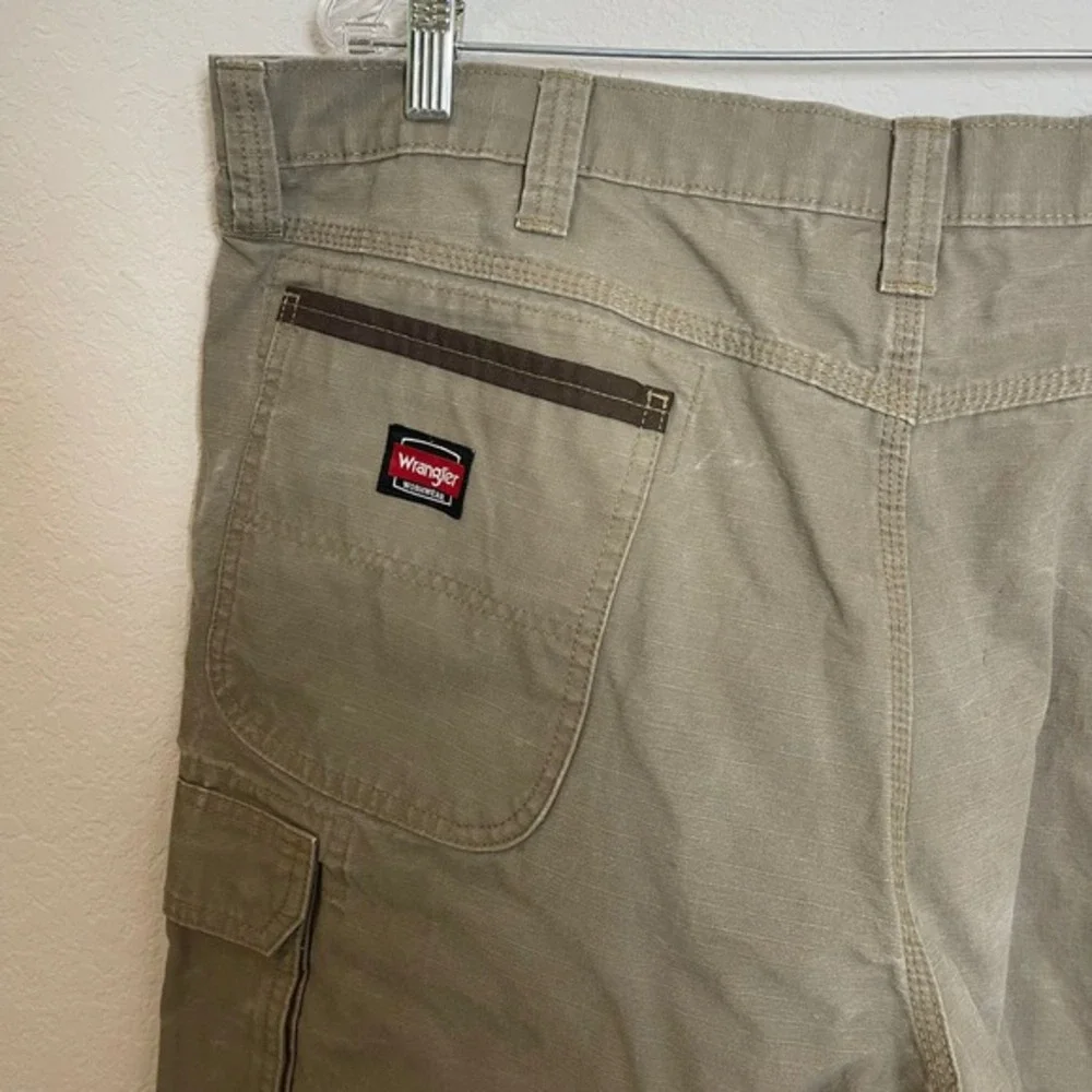 Wrangler Workwear Cargo Shorts Carpenter Utility Pockets Tan Size 40‎